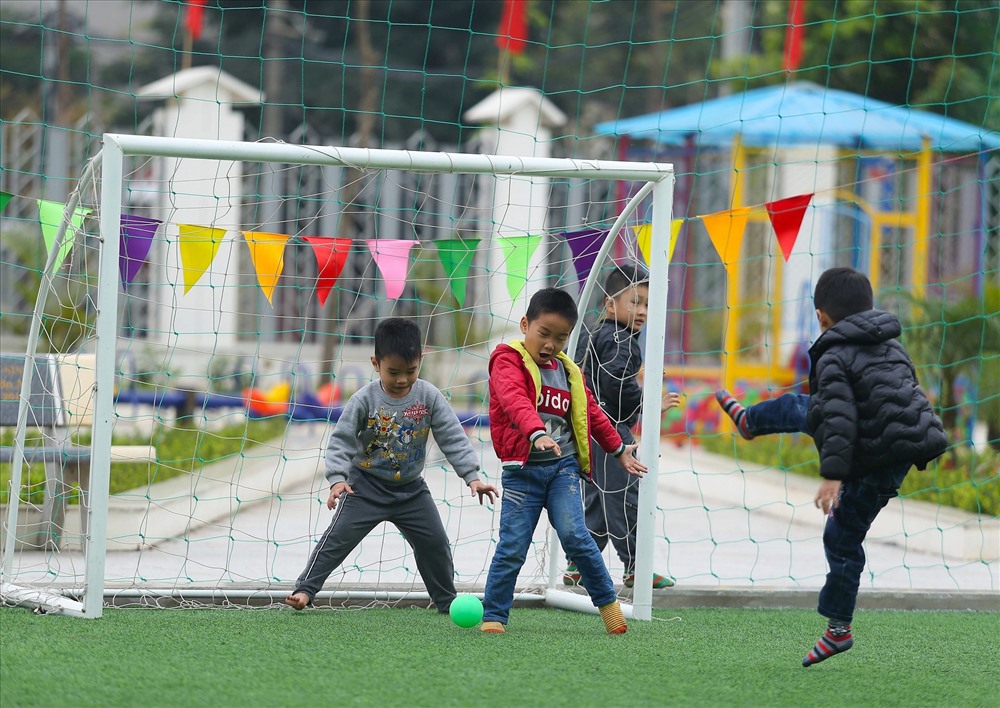 Trẻ em Việt Nam còn đang phải đối mặt với tình trạng suy dinh dưỡng thấp còi và thiếu vi chất dinh dưỡng, đây là những nguyên nhân chính ảnh hưởng xấu đến sự tăng trưởng chiều cao và trí tuệ của các em.