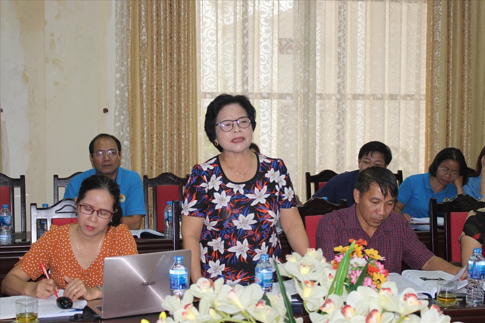 Các đại biểu dự hội thảo đóng góp những ý kiến xác đáng góp phần hoàn thiện cuốn Lịch sử phong trào CNVCLĐ và Công đoàn tỉnh Lào Cai.
