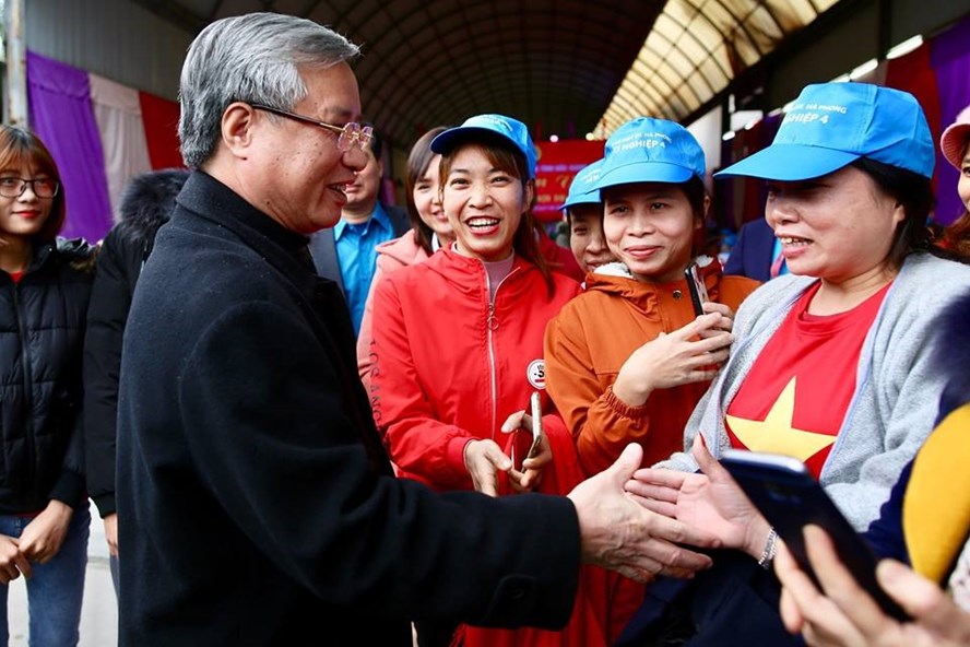 労働者の生活の世話をします