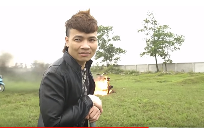 Khá Bảnh và hiểm họa thần tượng lệch chuẩn