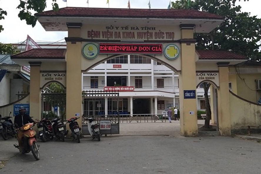 Trẻ sơ sinh tử vong với vết đứt bất thường trên cổ