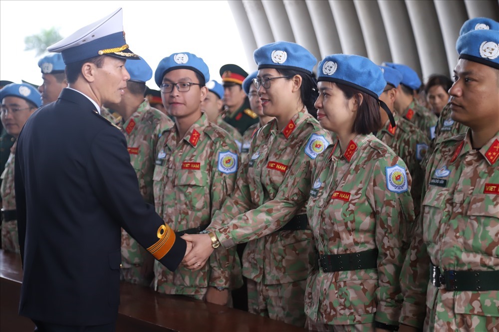 Những người đem hình ảnh Việt Nam ra thế giới