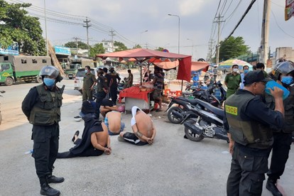 Bắt băng nhóm bảo kê Loan "Cá"