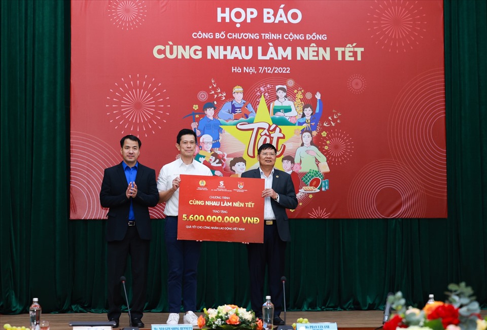 Mang Tết đến với công nhân, người lao động nghèo