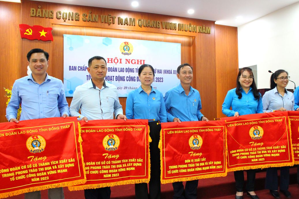 Hướng tới 95 năm kỷ niệm ngày thành lập Công đoàn Việt Nam