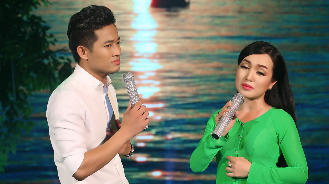 Hà Vân song ca với Quý Bình. Ảnh: T.L
