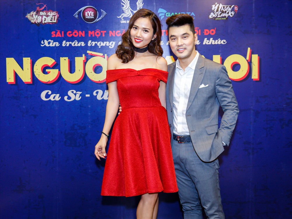 Vợ chồng Ưng Hoàng Phúc trong buổi ra mắt MV. Ảnh: N.T