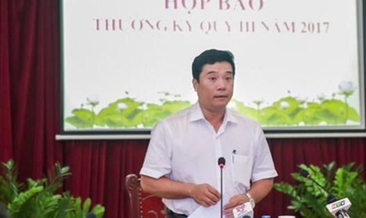 Ông Nguyễn Thái Bình - Chánh Văn phòng Bộ VHTTDL - chủ trì buổi họp báo thường kỳ vào chiều 10.10. Ảnh: Tổ quốc.