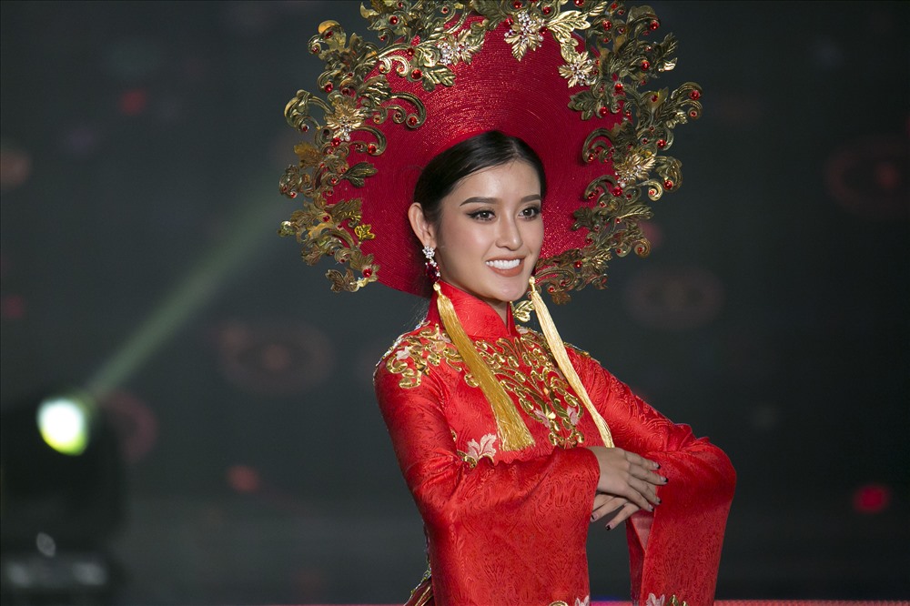 Á hậu Huyền My xuất hiện trong đêm thi đã gây ấn tượng mạnh với khán giả.