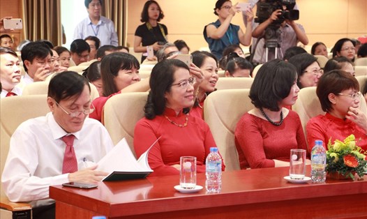 Bà Nguyễn Thị Phượng (thứ hai, từ trái sang) Phó Tổng giám đốc - 1 lãnh đạo nữ trong Ban điều hành của Agribank. Ảnh: Agribank
