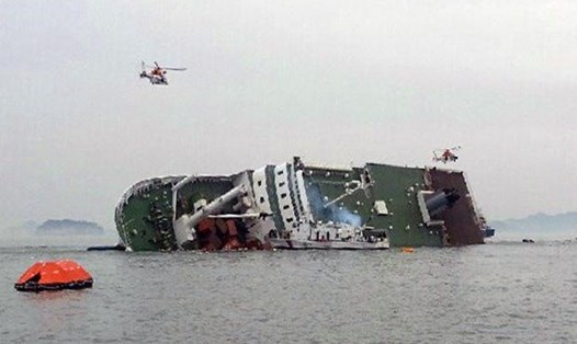 Tàu chở hàng đã bị chìm ngoài khơi Philippines. Ảnh: Bloomberg