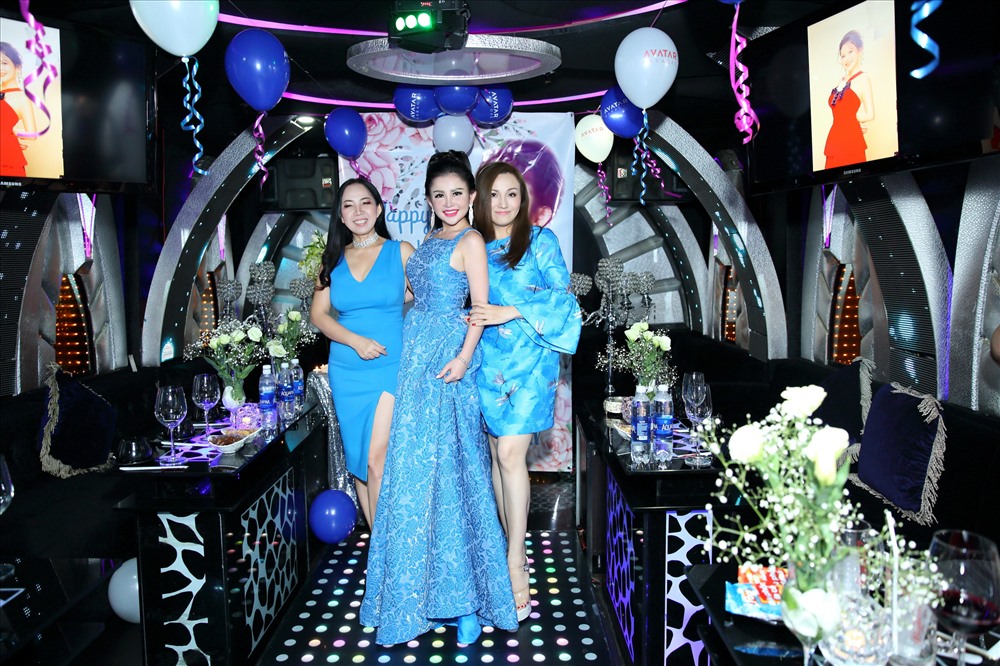Janny Thủy Trần và các đồng nghiệp. Ảnh: T.T