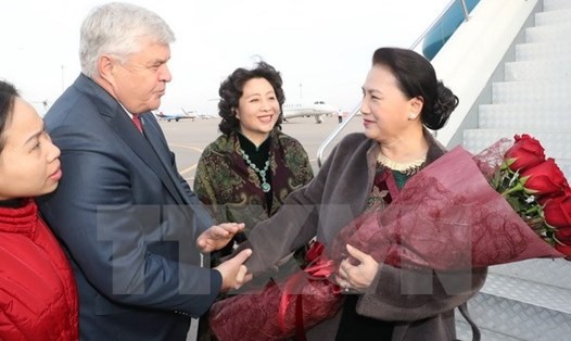 Lễ đón Chủ tịch Quốc hội Nguyễn Thị Kim Ngân tại sân bay quốc tế ở thủ đô Astana. Ảnh: TTXVN