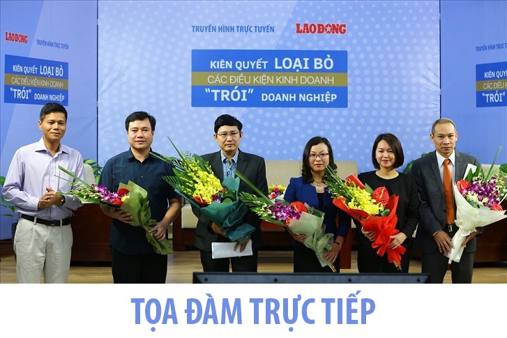 Các vị khách mời tham gia truyền hình trực tuyến Kiên quyết loại bỏ những điều kiện kinh doanh "trói" doanh nghiệp.