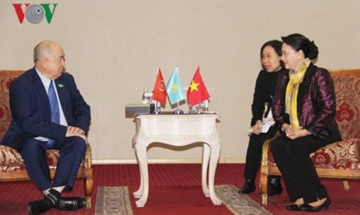 Chủ tịch Quốc hội Nguyễn Thị Kim Ngân gặp Bí thư thứ nhất Đảng Cộng sản nhân dân Kazakhstan. Ảnh: VOV