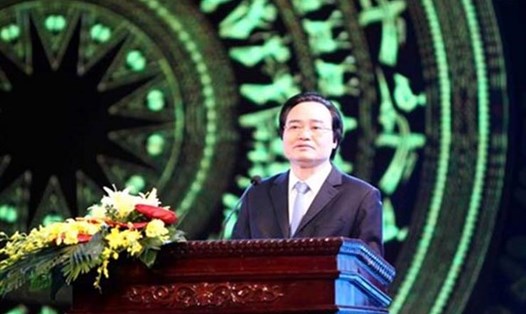 Bộ trưởng Phùng Xuân Nhạ phát biểu tại lễ vinh danh gương người tốt, việc tốt, đối mới sáng tạo trong dạy và học năm 2016-2017.