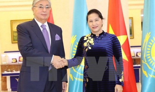 Chủ tịch Quốc hội Nguyễn Thị Kim Ngân hội kiến với Chủ tịch Thượng viện Cộng hòa Kazakhstan Kassym Zhomart Tokayev. Ảnh: TTXVN