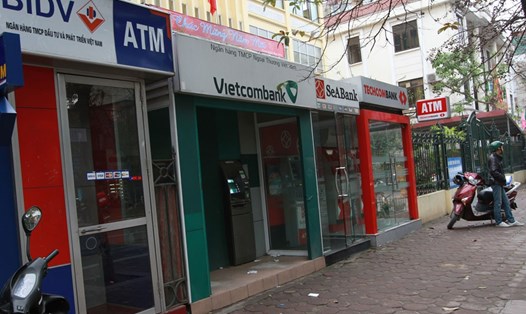 Theo Hội Thẻ ngân hàng Việt Nam, có tới gần 87% các giao dịch qua ATM là giao dịch rút tiền mặt. Ảnh: HẢI NGUYỄN