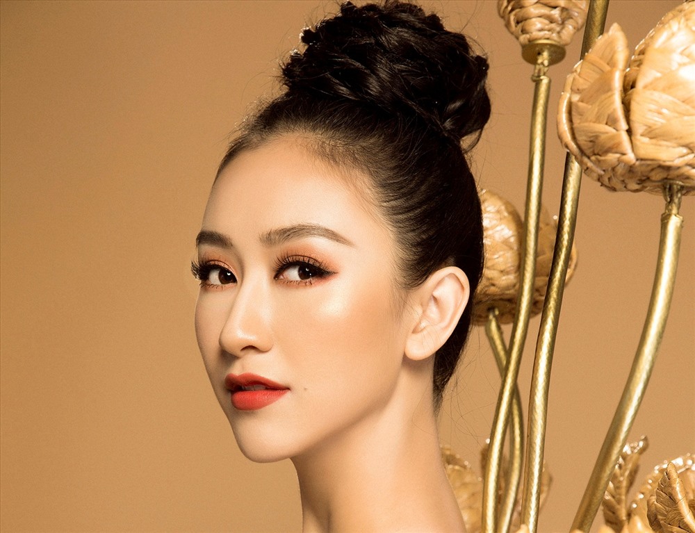 Hà Thu lộng lẫy trong trang phục "chiến binh hoa". Ảnh: LTV