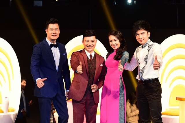 Cuộc thi “Thần tượng Bolero” phát sóng trên VTV3 với bộ tứ giám khảo Quang Linh, Quang Dũng, Cẩm Linh và Đan Trường đã thu hút hơn 40.000 thí sinh tham dự (ảnh: giaidinh.net)