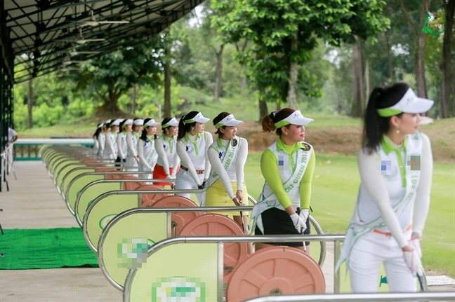 Các thí sinh tham dự cuộc thi Golf Queen. Ảnh: T.L