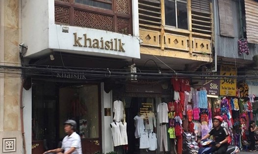 Cửa hàng mang thương hiệu Khaisilk tại 113 Hàng Gai (Hà Nội). Ảnh: CA