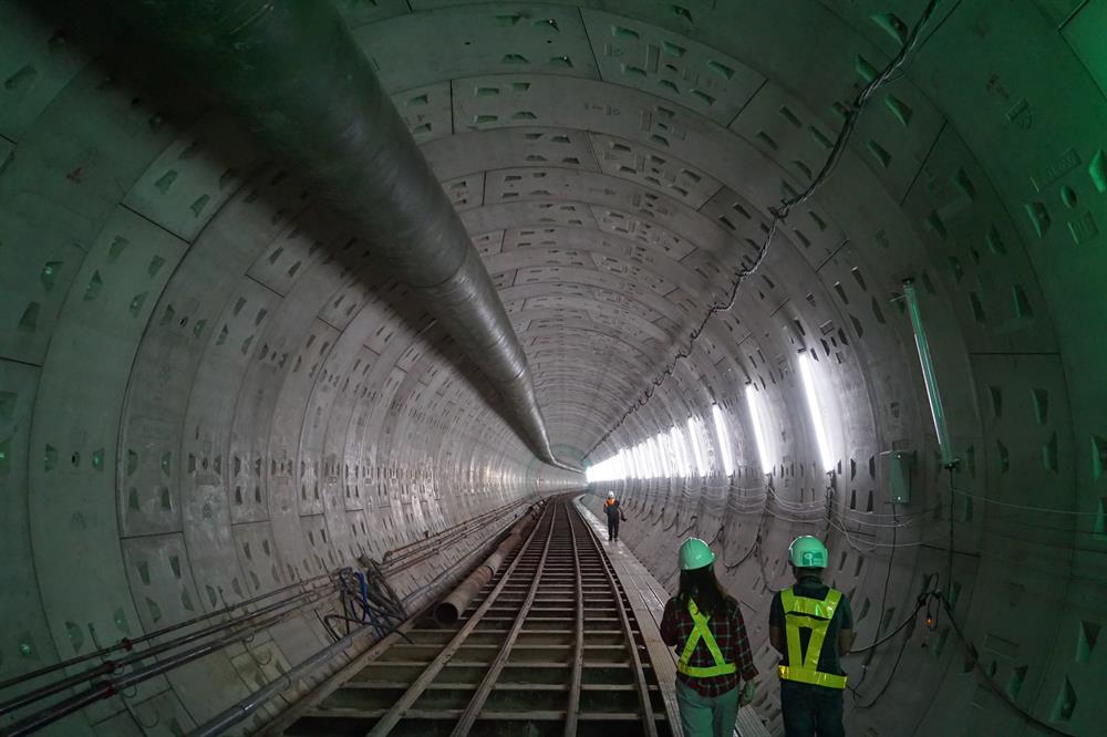 Đường hầm metro dài 781 m chính thức được thông hầm.  Ảnh: M.Q