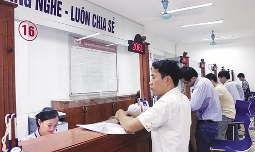 Người lao động tham gia giải quyết các chính sách BHXH tại Hà Nội. Ảnh Trần Vương