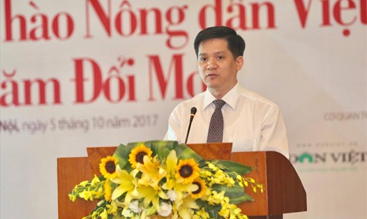 Đại diện Hội nông dân Việt Nam phát biểu tại buổi họp báo bình chọn "Nông dân Việt Nam xuất sắc năm 2017" sáng 5.10.2017. Ảnh: Hồng Liên