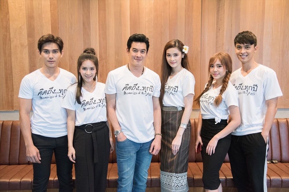 Dàn diễn viên đóng phim. Ảnh: T.L