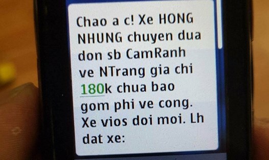 Tin nhắn tiếp thị dịch vụ xe đưa đón được nhắn tới hành khách đi máy bay tới sân bay Cam Ranh khi chuyến bay chưa khởi hành - Ảnh: Tuổi Trẻ.