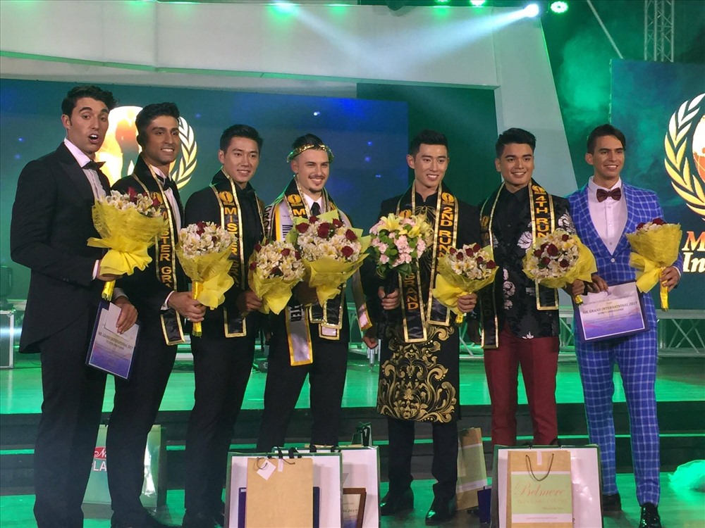 Tiến Đạt nhận danh hiệu Á vương. Ảnh: T.L