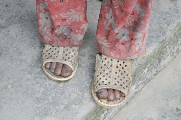 Những đôi dép cũ