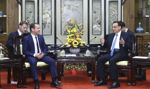 Thủ tướng Trung Quốc Lý Khắc Cường tiếp Thủ tướng Nga Dmitry Medvedev tại Bắc Kinh ngày 31.10. Ảnh: Xinhua