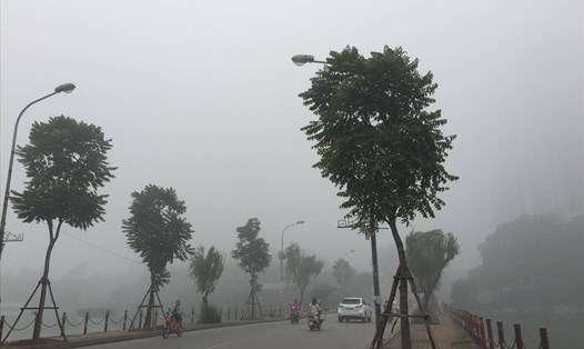 Làn sương mù lạ biến Hà Nội đẹp như Sapa buổi sớm.