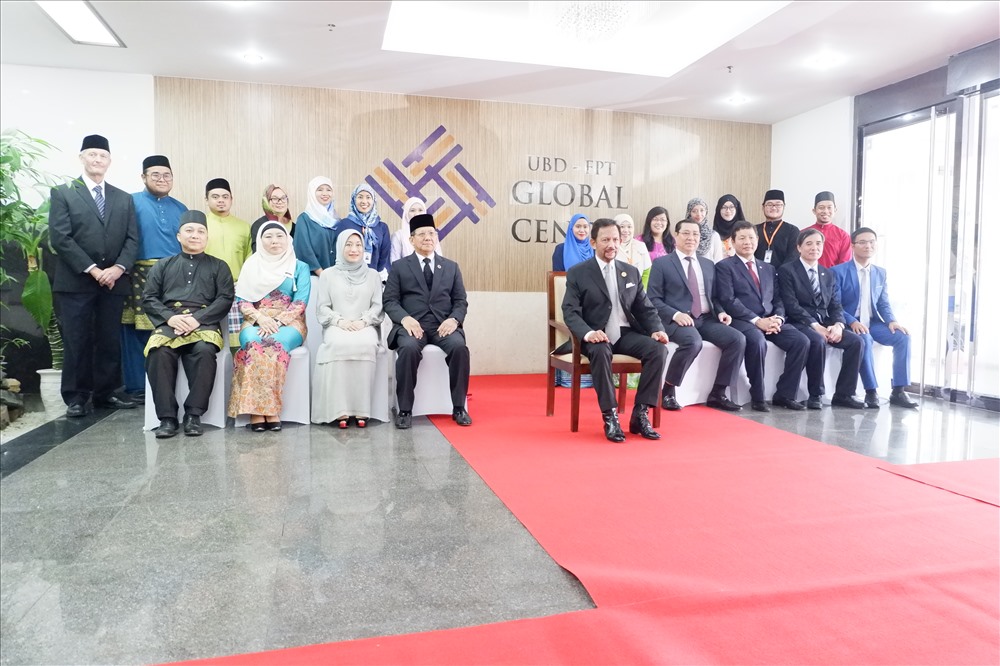 Quốc vương Brunie và Chủ tịch thành phố Đà Nẵng khai trương Trung tâm tiếng Anh UBD - FPT Global Centre 