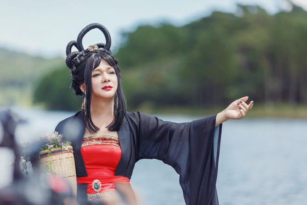 Vũ Hà trong vai phù thủy. Ảnh: T.L