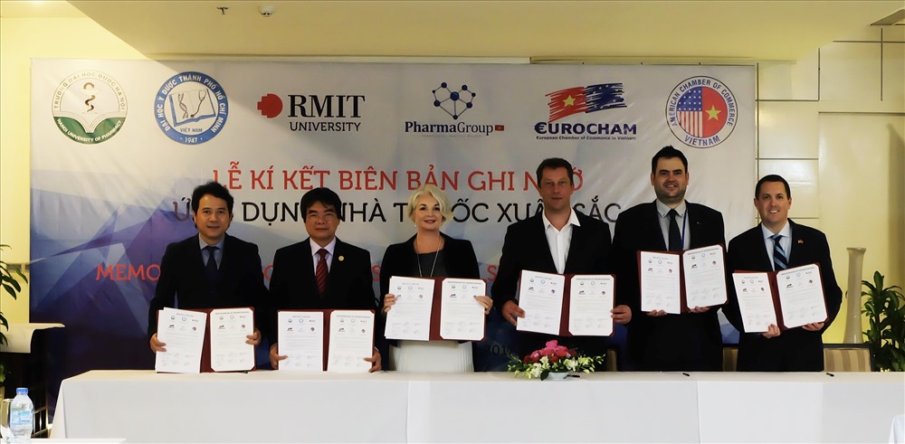 Lễ ký kết Biên bản ghi nhớ về thúc đẩy đào tạo liên tục cho các dược sĩ tại Việt Nam vừa diễn ra tại Đà Nẵng. Ảnh: PV