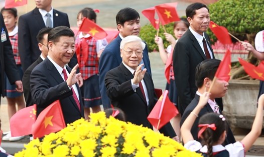 Tổng Bí thư Nguyễn Phú Trọng đón Tổng Bí thư, Chủ tịch Trung Quốc Tập Cận Bình. Ảnh: Hải Nguyễn
