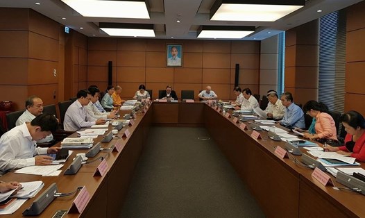 Tổ ĐBQH thành phố Hồ Chí Minh thảo luận, đóng góp ý kiến về Dự án Luật Quốc phòng. Ảnh: Đ.T