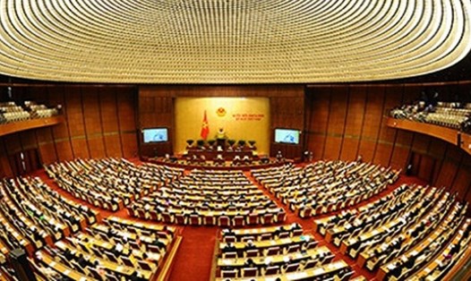 Quốc hội vừa biểu quyết thông qua Nghị quyết về phân bổ ngân sách năm 2018. Ảnh: QH