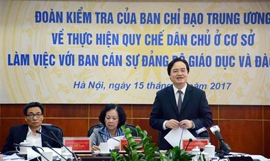 Bộ trưởng Phùng Xuân Nhạ khẳng định thực hiện quy chế dân chủ ở cơ sở là nhiệm vụ thiết thực của ngành. Ảnh: Trung tâm Truyền thông giáo dục