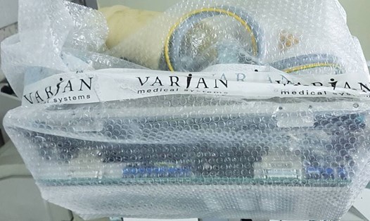 Một phần hệ thống máy xạ trị gia tốc do hãng Varian sản xuất. Ảnh: PV