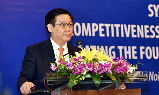 Phó Thủ tướng Vương Đình Huệ phát biểu tại Hội thảo năng lực cạnh tranh và phát triển bao trùm trong bối cảnh cách mạng công nghiệp lần thứ tư tại Hà Nội ngày 17.11. Ảnh: N.B