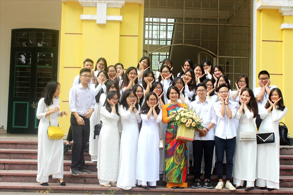 Các thế hệ học trò Trường THPT Chu Văn An đã tề tựu về trường để dành những lời tri ân tới thầy cô của mình.