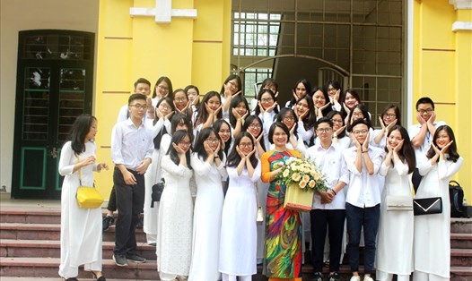 Các thế hệ học trò Trường THPT Chu Văn An đã tề tựu về trường để dành những lời tri ân tới thầy cô của mình.