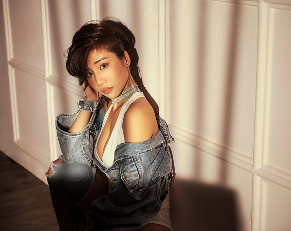 Hằng BingBoong làm mới ca khúc xưa với phong cách cực chất.