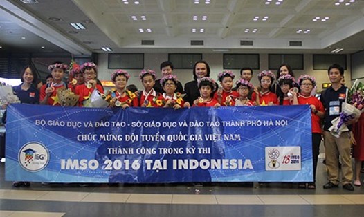 Đoàn Việt Nam tham dự kì thi Olympic Toán và Khoa học quốc tế năm 2016, tổ chức tại Indonesia. Ảnh: BTC