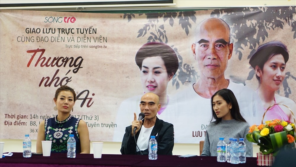 Đạo diễn Lưu Trọng Ninh cùng hai diễn viên Thanh Hương và Vân Anh trong buổi giao lưu chiều qua 21/11. Ảnh: Sóng trẻ