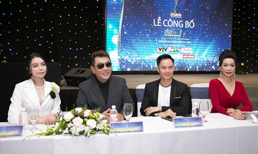 Trịnh Kim Chi (bìa phải) ngồi ghế giám khảo. Ảnh: T.Đ